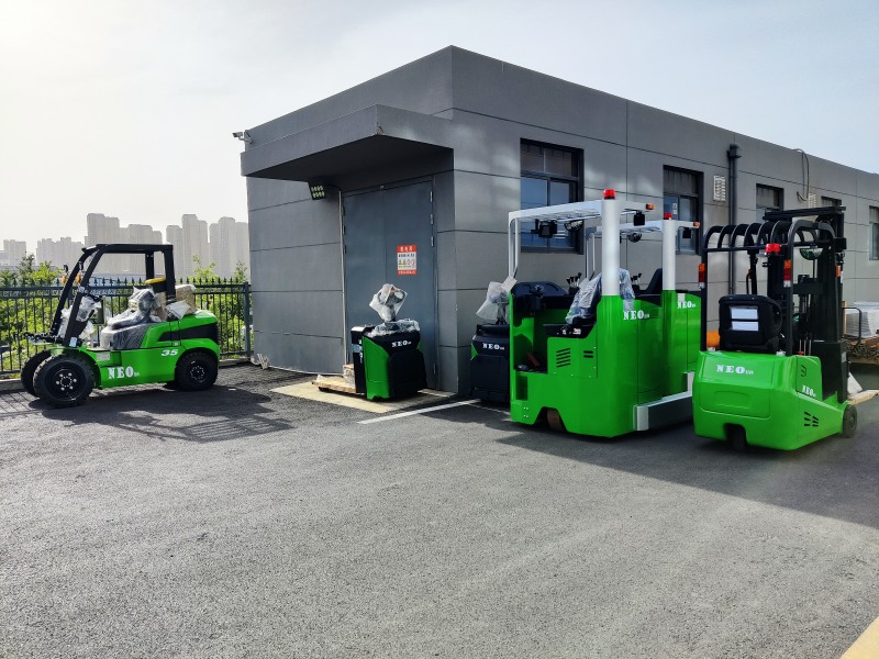 NEOlift alimentează industria alimentară din Emiratele Arabe Unite cu stivuitoare litiu-ion de ultimă generație