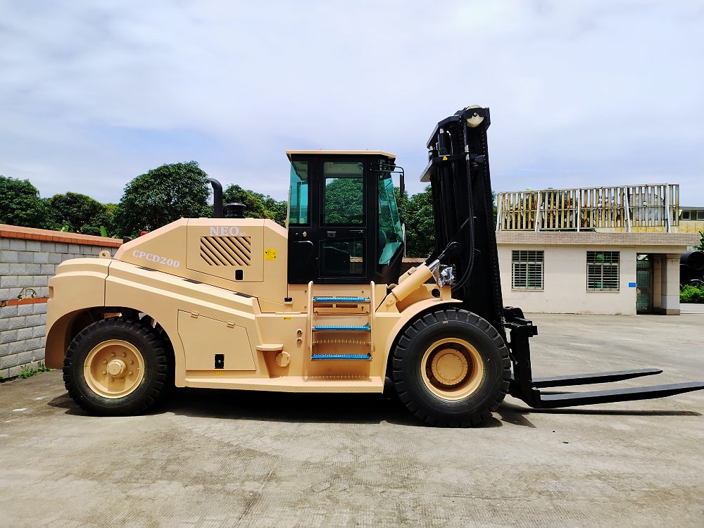 NEO FORKLIFT heavy-duty diesel counterbalance forklift parked in an outdoor industrial yard